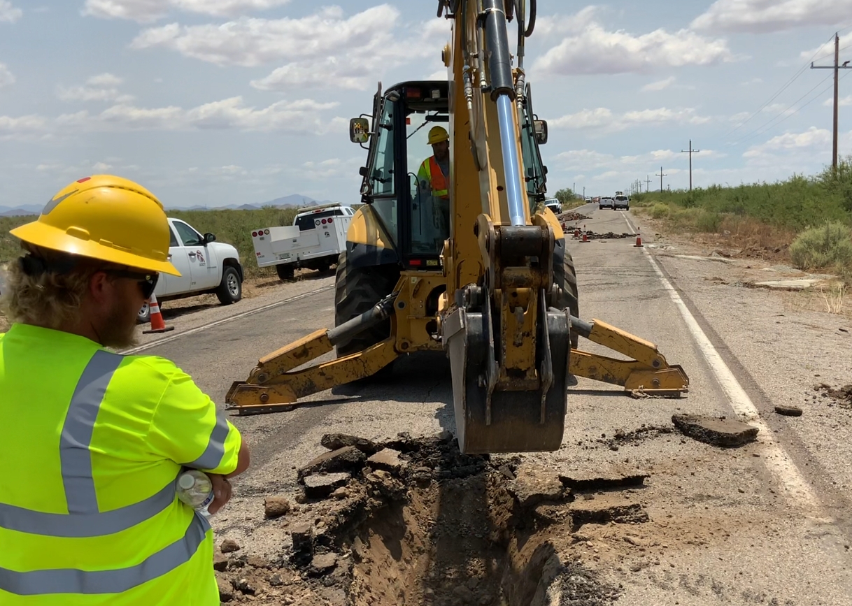 ADOT crew with backhoe on US 191 July 2021 - J. Cook