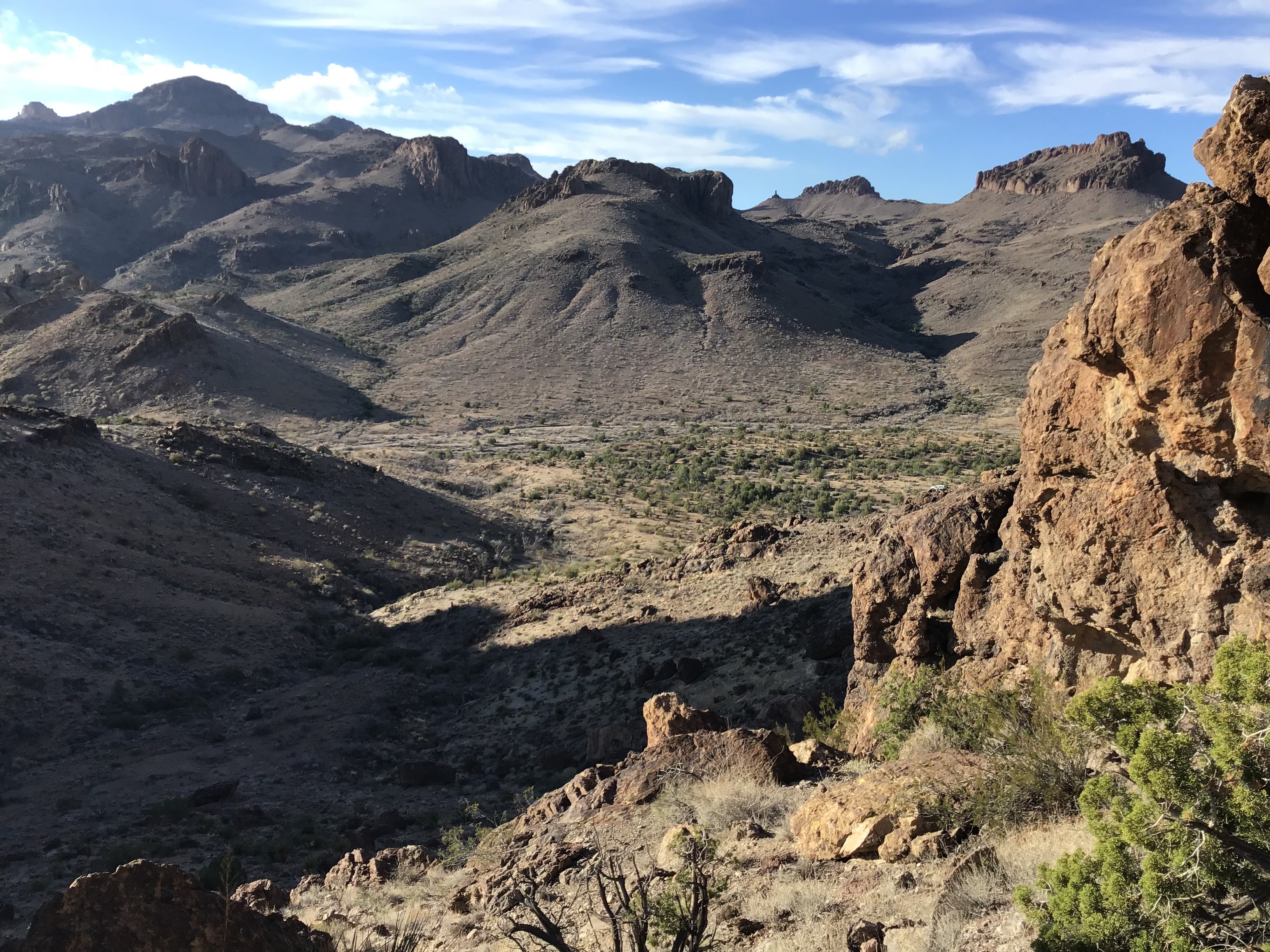 Looking southwest, across Secret Pass Wash towards the junction of the Secret Pass, Union Pass (west), Mt Nutt (south), and Oatman (southwest) 7.5’ quadrangles.  The ridge is composed of 18-19Ma  andesitic and dacitic lavas at the base of the Miocene volcanic section.